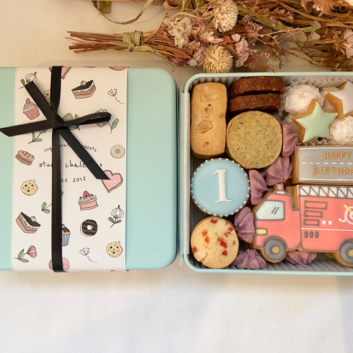 お誕生日のお祝いに♡はたらく車のクッキー缶♩ クッキー studio