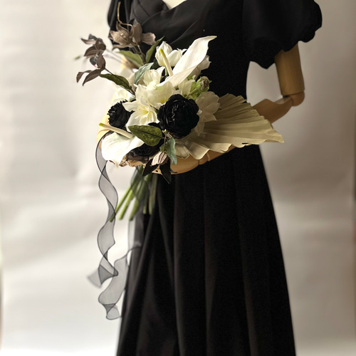 再販 ＊ 今『黒花』が大人気♪ワンランク上の大人の個性派ブーケ 周り