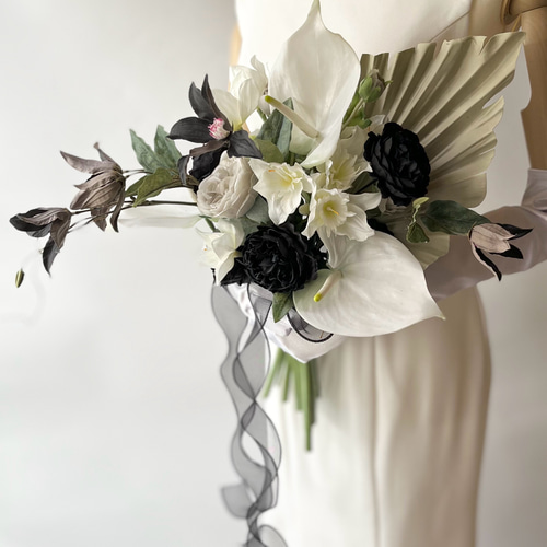 再販 ＊ 今『黒花』が大人気♪ワンランク上の大人の個性派ブーケ 周り