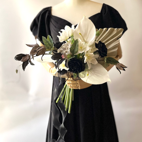 再販 ＊ 今『黒花』が大人気♪ワンランク上の大人の個性派ブーケ 周り