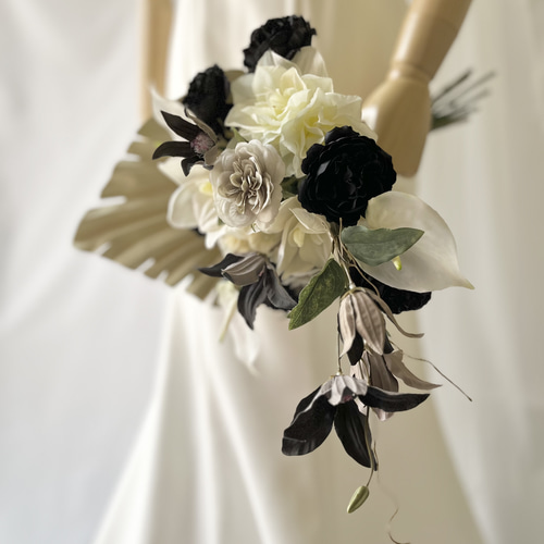 再販 ＊ 今『黒花』が大人気♪ワンランク上の大人の個性派ブーケ 周り