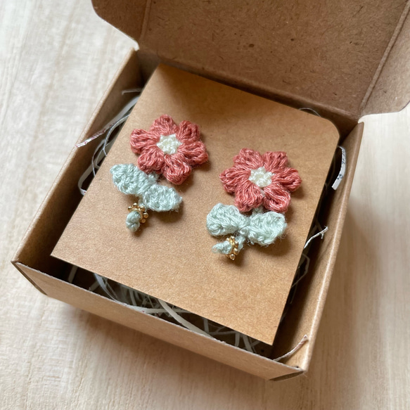 お花 ピアス 刺繍糸 3枚目の画像