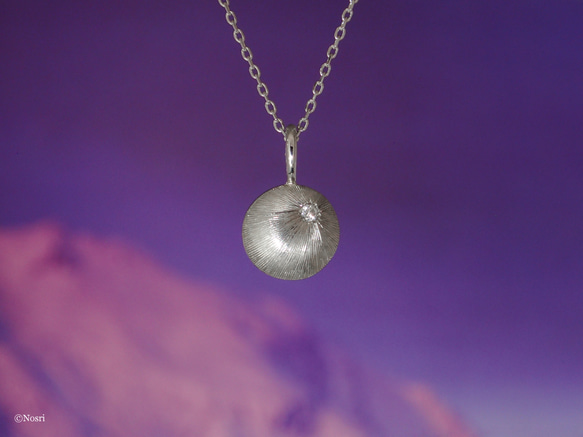 月と太陽のリバーシブルペンダント（K10 ダイヤモンド カラーストーン） 4枚目の画像