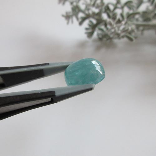 発色美12×9.7mm希少石「グランディディエライト」カボションルース  