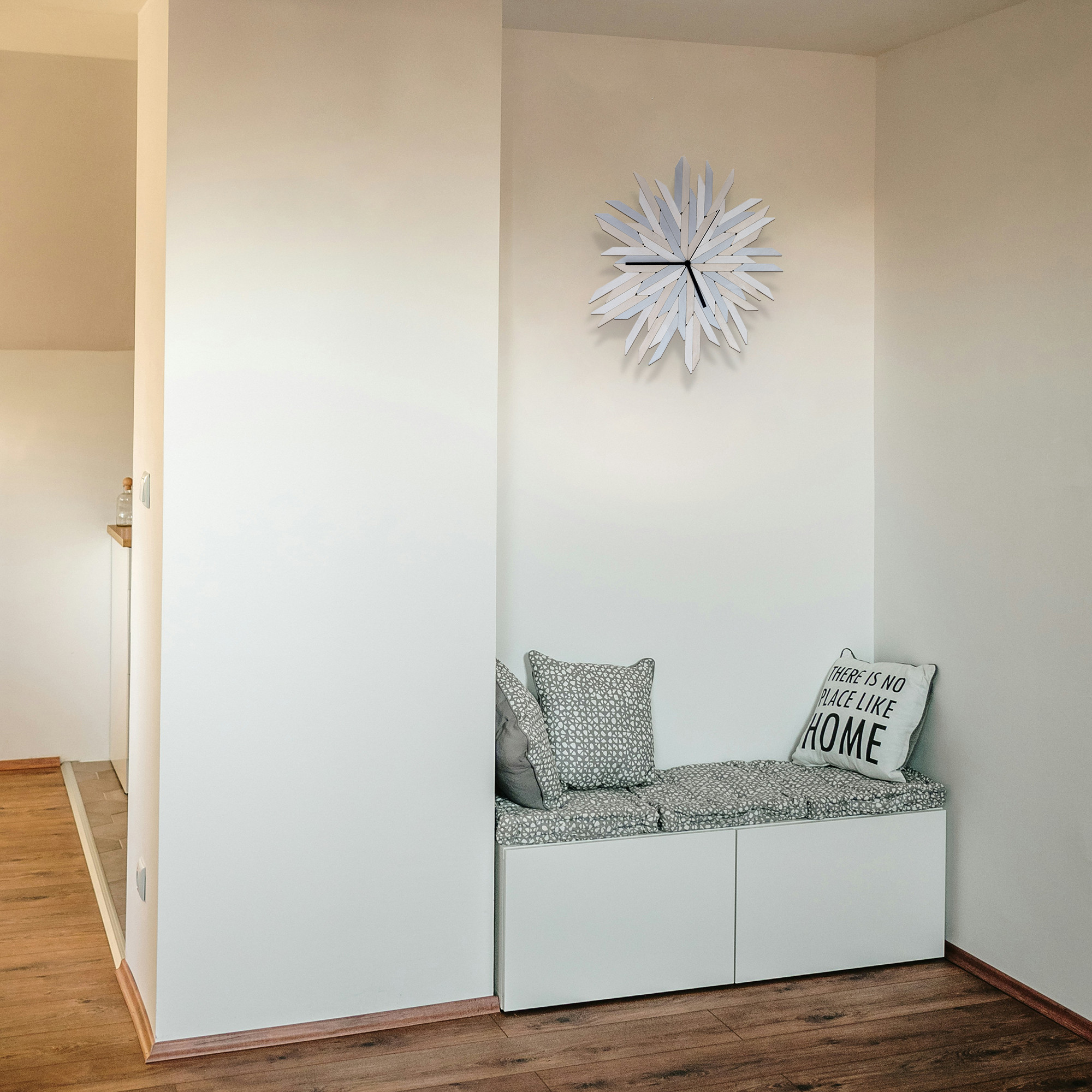 3色のシルバーを使ったオーガニックな手作り壁掛け時計 - Haystackフローズン