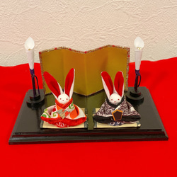 ミニうさぎ Ｅ ひな人形セット 屏風・油灯・台付き 雛 飾り 祭り  古布正絹 ウサギ お内裏さま 干支 1枚目の画像