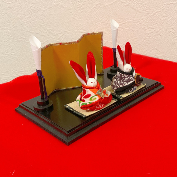 ミニうさぎ Ｅ ひな人形セット 屏風・油灯・台付き 雛 飾り 祭り  古布正絹 ウサギ お内裏さま 干支 3枚目の画像