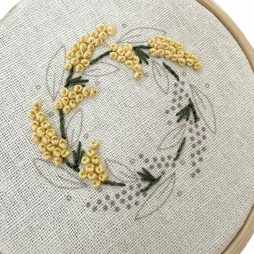 刺繍キット〉ミモザのミニリースフレーム キット Marguerite刺繍