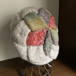 手編み　ぽってり可愛い　カラフルニット帽子　ケア帽子 5枚目の画像