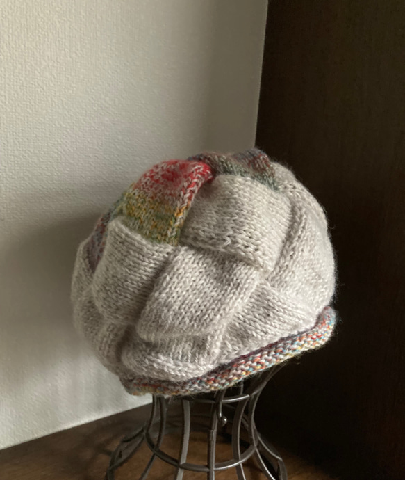 手編み　ぽってり可愛い　カラフルニット帽子　ケア帽子 2枚目の画像