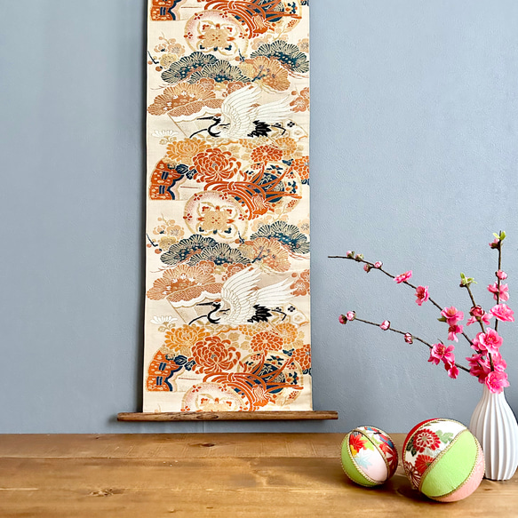 帯のタペストリー アンティーク 花々と鼓に鶴 着物リメイク インテリア