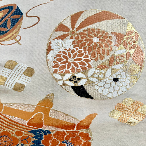 帯のタペストリー アンティーク 花々と鼓に鶴 着物リメイク インテリア