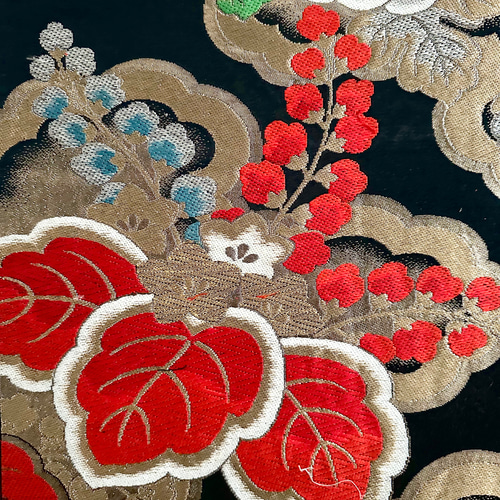 帯のタペストリー 金色の雲に菊と桐 着物リメイク インテリア 掛け軸