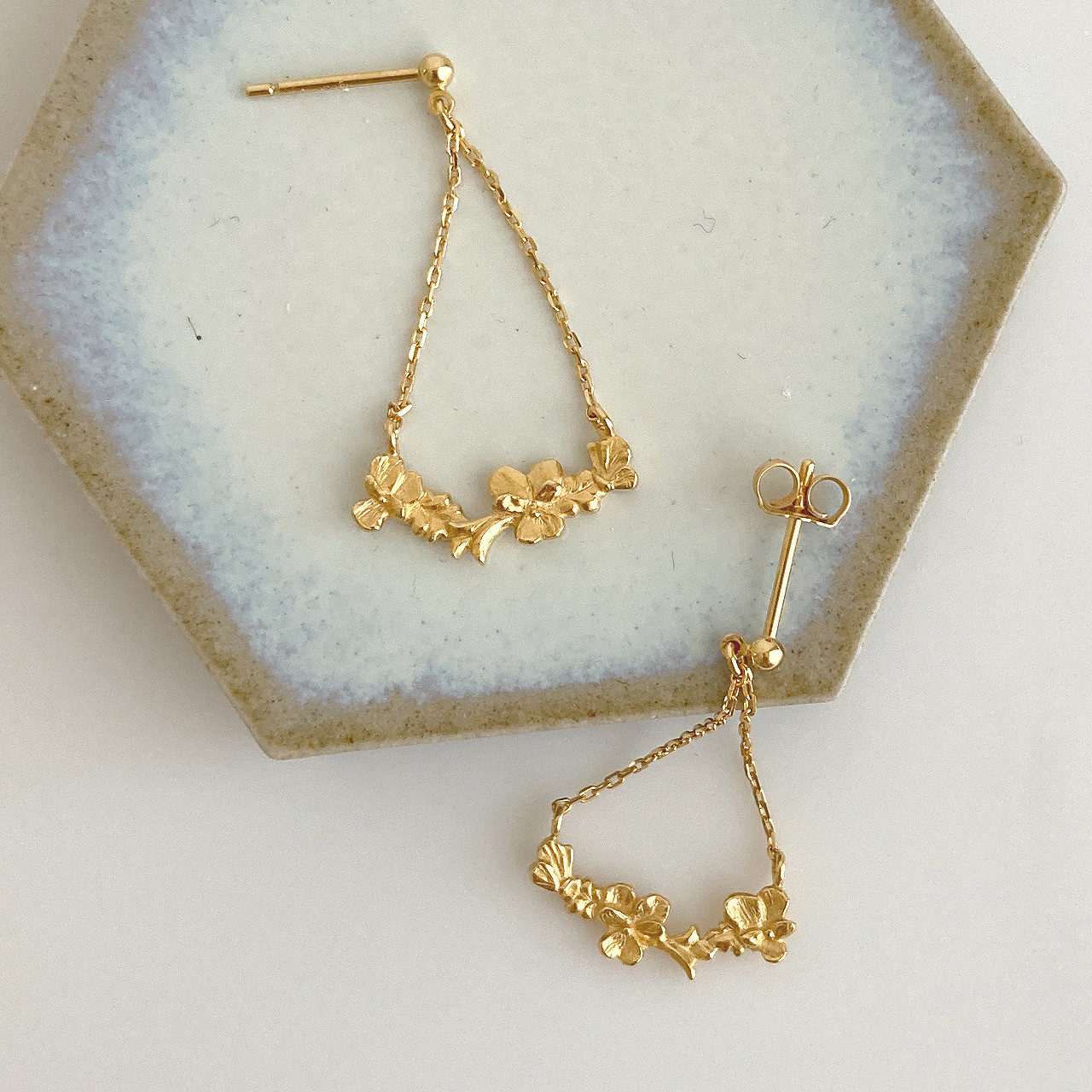 パンジーの両吊りピアス