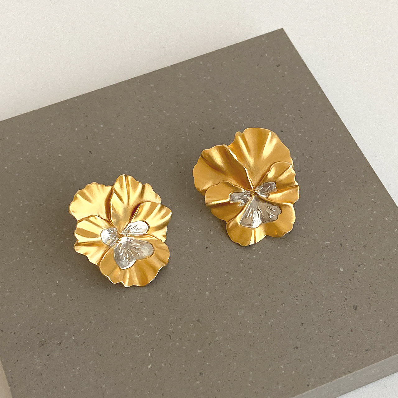 フリルパンジーのビックピアス