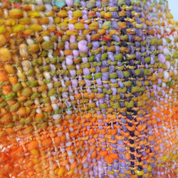手紡ぎ手織りのマフラー　虹色スパイラルヤーン（野呂英作のクーヘン） 4枚目の画像