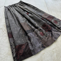 アンティーク大島紬のパッチワークスカート　赤茶　着物リメイク 3枚目の画像