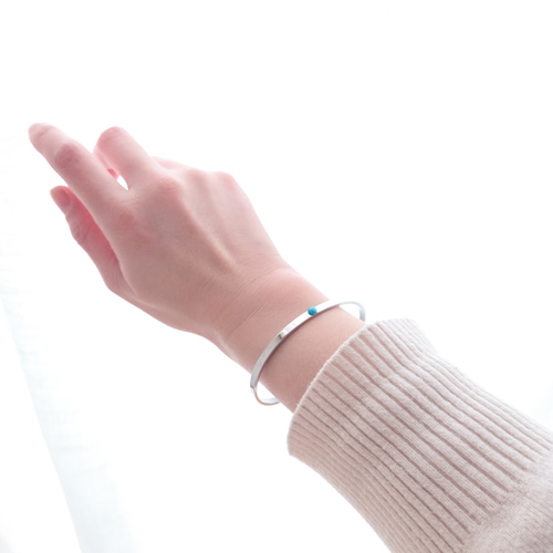シンプル服に合わせたいターコイズのシルバーブレスレット バングル
