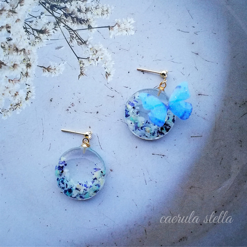 暗闇で光る 【 夜光 蝶と 花の アシンメトリー ブルー ピアス
