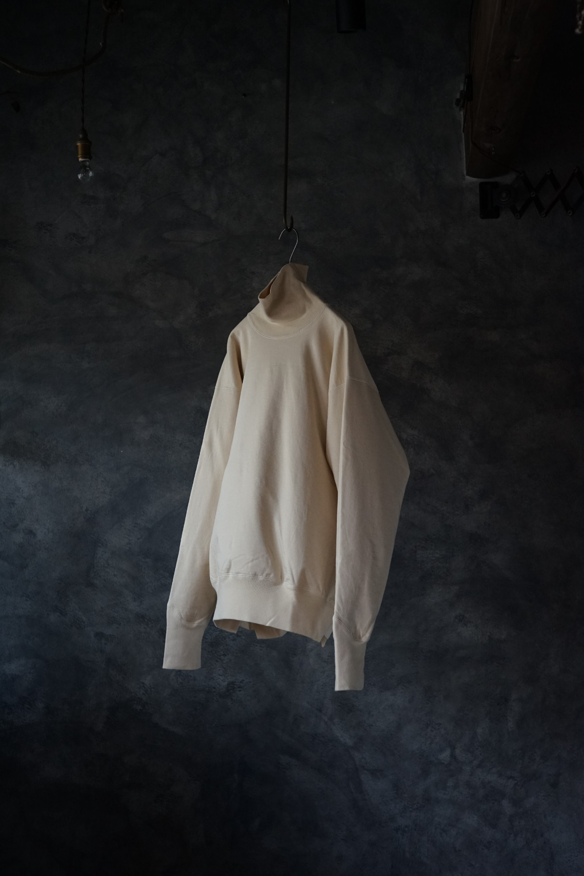 タートルネックリバースキタウラケトレーナーwフェイス