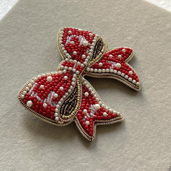 ビーズ刺繍のブローチ　-真っ赤なリボン-ribbon 5枚目の画像