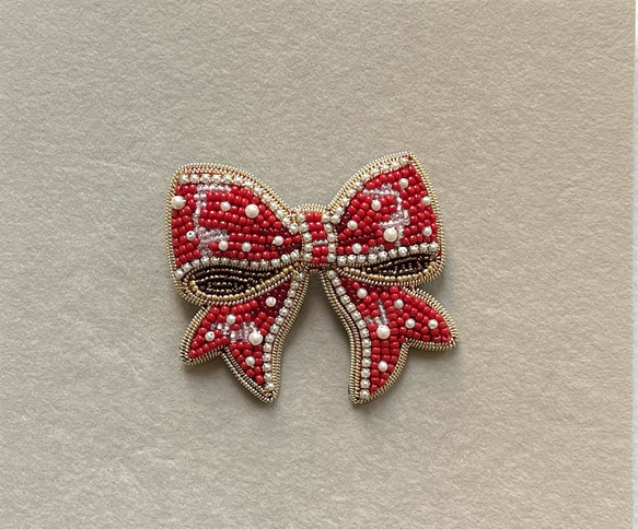 ビーズ刺繍のブローチ　-真っ赤なリボン-ribbon 4枚目の画像