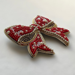 ビーズ刺繍のブローチ　-真っ赤なリボン-ribbon 3枚目の画像