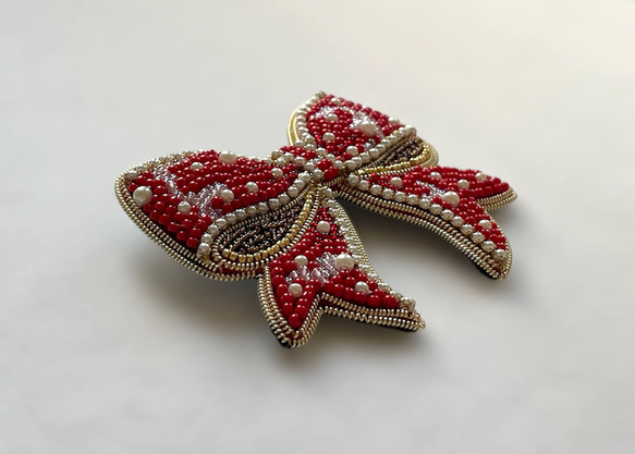ビーズ刺繍のブローチ　-真っ赤なリボン-ribbon 3枚目の画像