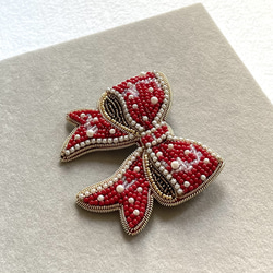 ビーズ刺繍のブローチ　-真っ赤なリボン-ribbon 6枚目の画像