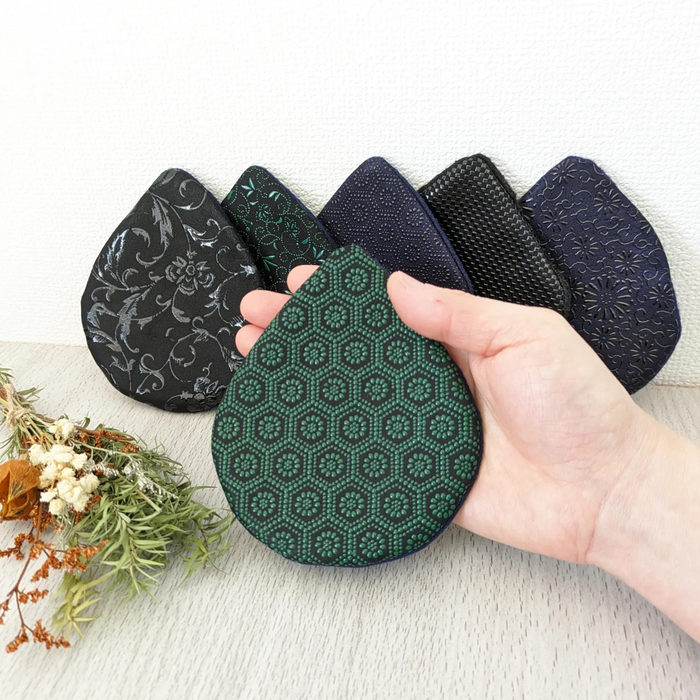 印伝　送料無料:宝珠コースター亀甲模様（緑）