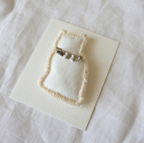 ごはんまちにゃんこ　猫　刺繍　ブローチ　しろにゃん 8枚目の画像