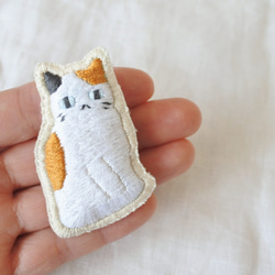 ごはんまちにゃんこ　猫　刺繍　ブローチ　みけにゃん 7枚目の画像