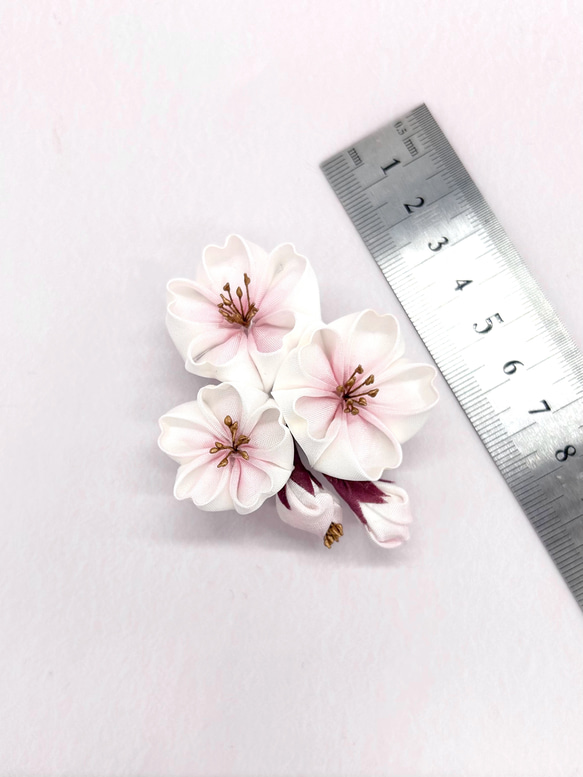 三輪桜の髪飾り　桜　コサージュ　 つまみ細工 七五三 浴衣　ピンク　着物 成人式 桜　さくら 和装　入学式　ママスーツ　 2枚目の画像