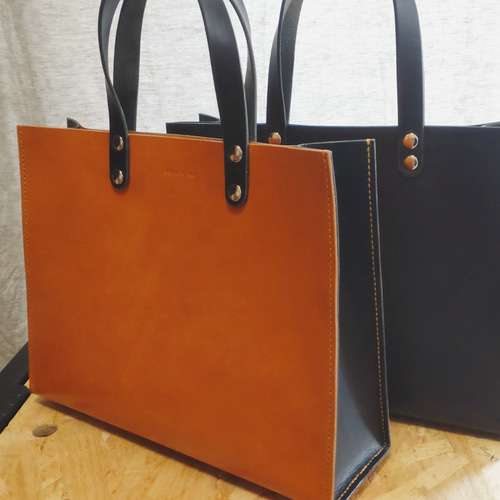 おまとめレザー トートバッグ オレンジ 黒 シンプルA4トートバッグver2 トートバッグ StudioOQZ 通販