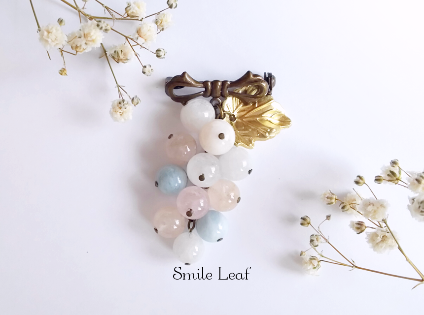 ミックスベリルの葡萄ブローチ