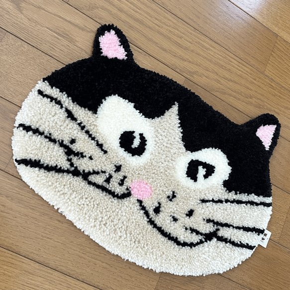 ★Nyan Rug★ 貓型毛茸茸的地毯墊 可以騎在上面，也可以裝飾它♪♪ 第1張的照片