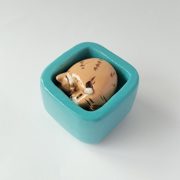 猫の置物 手のひらサイズ 錫製品 ミニ ペーパーウェイト 手のひら