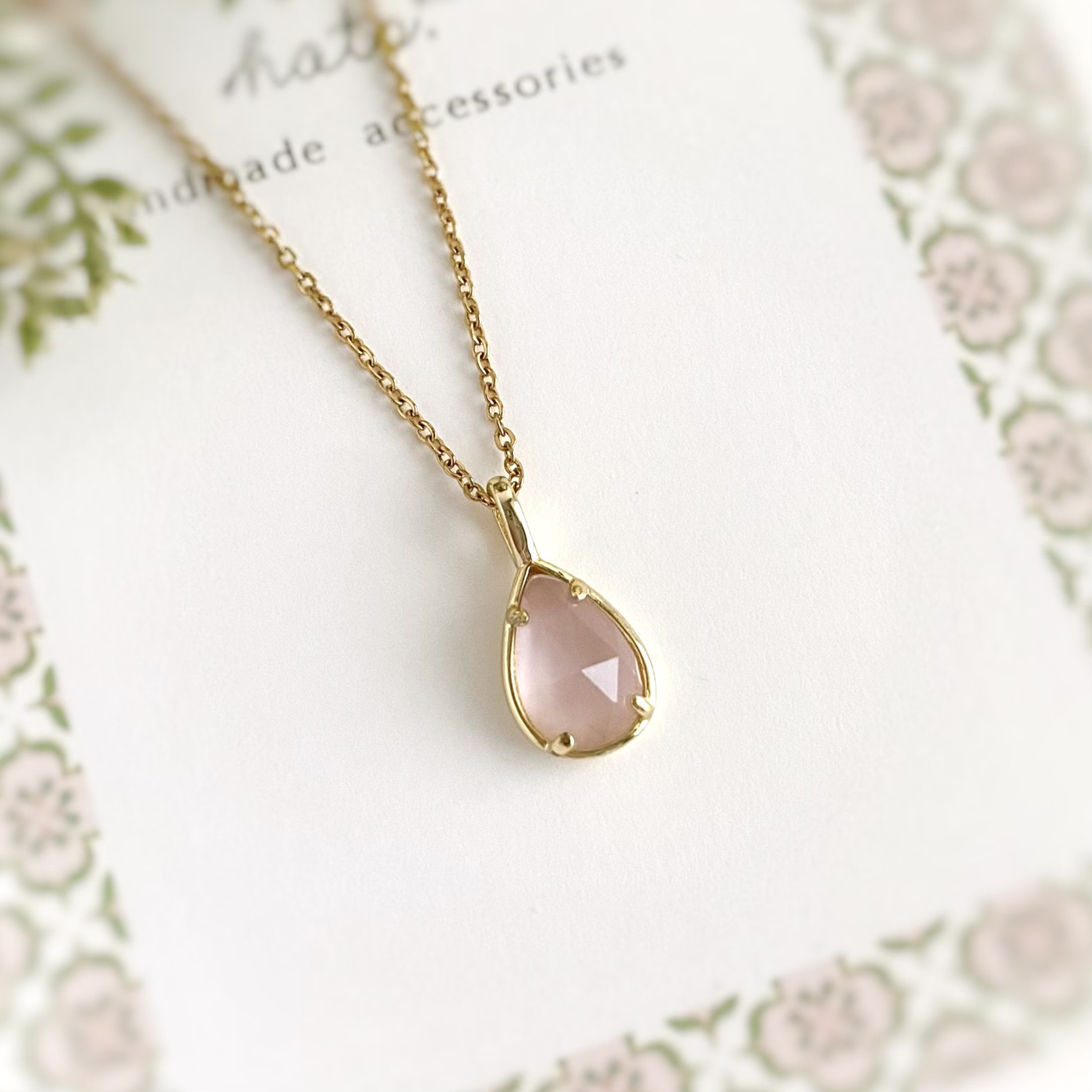 ふんわりピンクシェル＆クリスタル ネックレス /サージカル