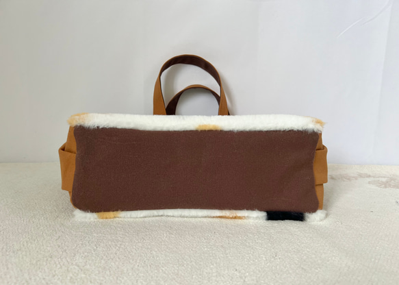 【Mサイズ】三毛猫ボア　バッグ　手提げトートバッグ　akaneko サイドポケット付き　バッグ　A4収納　アニマルボア 5枚目の画像