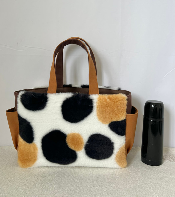 【Mサイズ】三毛猫ボア　バッグ　手提げトートバッグ　akaneko サイドポケット付き　バッグ　A4収納　アニマルボア 3枚目の画像