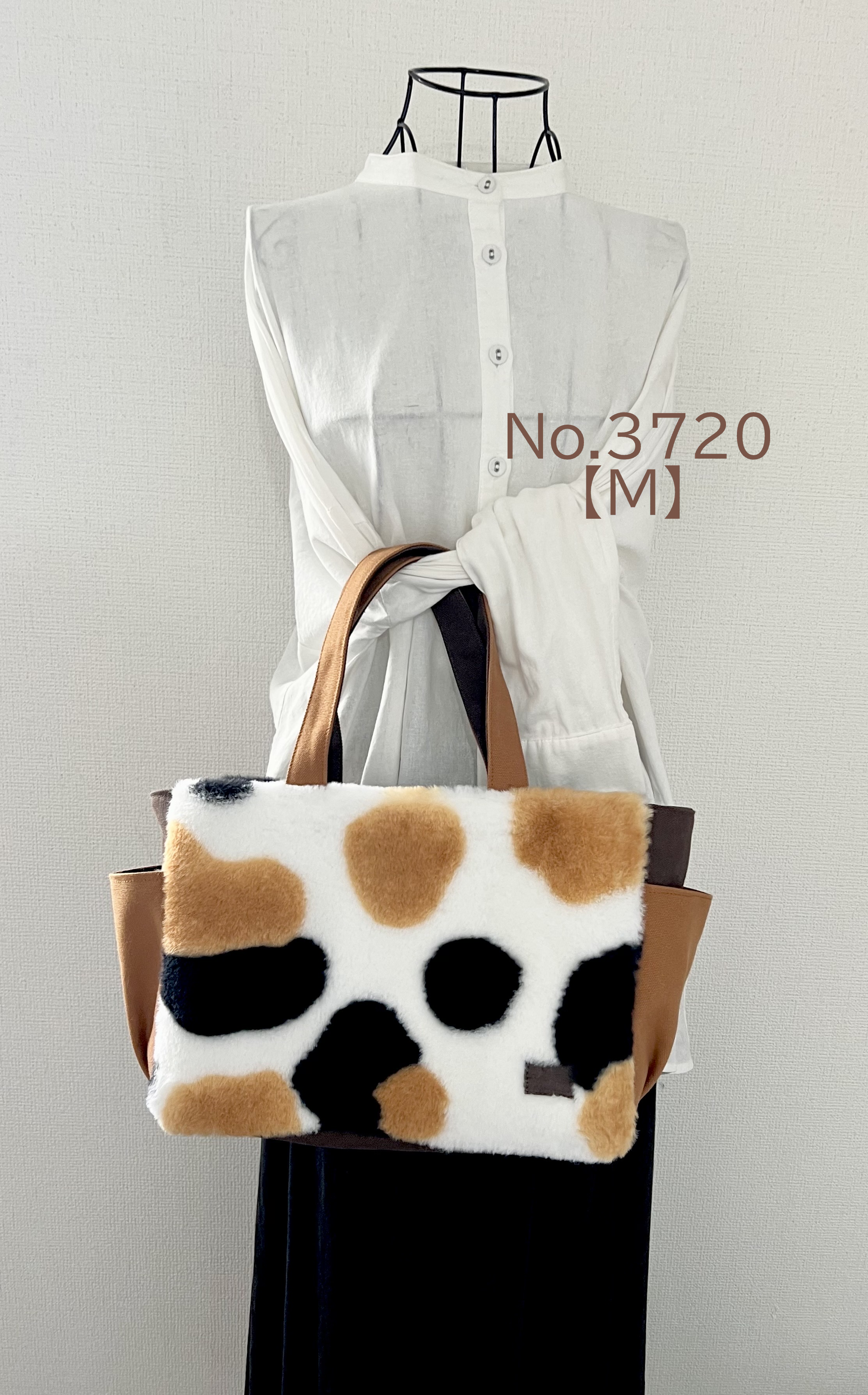 【Mサイズ】三毛猫ボア　バッグ　手提げトートバッグ　akaneko サイドポケット付き　バッグ　A4収納　アニマルボア