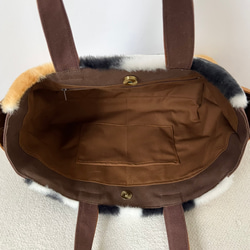 【Mサイズ】三毛猫ボア　バッグ　手提げトートバッグ　akaneko サイドポケット付き　バッグ　A4収納　アニマルボア 7枚目の画像