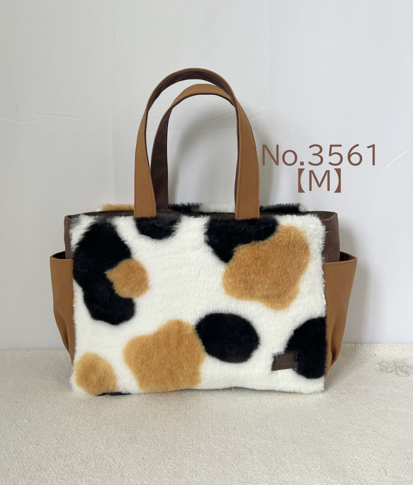 【Mサイズ】三毛猫ボア　バッグ　手提げトートバッグ　akaneko サイドポケット付き　バッグ　A4収納　アニマルボア 1枚目の画像