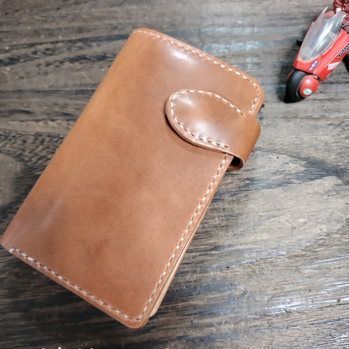 Middle Leather Walletイタチョコ ホックマン Middle Leather Walletイタチョコ ホックマン 二つ折り財布 (革