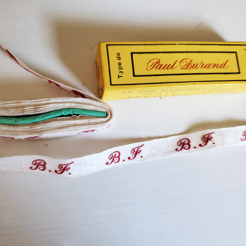 アンティーク フランス アイレット刺繍スカラップリネン ベルギー