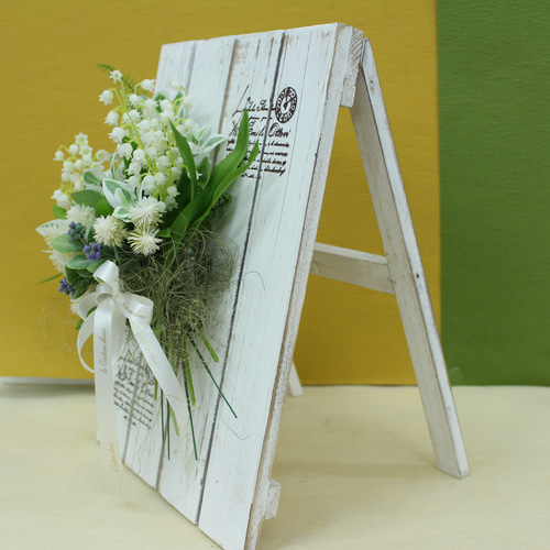 グリーン＆ホワイトの「すずらん花束スタンド」アレンジ・アート