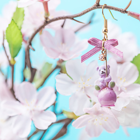 ［Creema限定］桜のhug&hiベアのりんご飴 ピアスペア 3枚目の画像