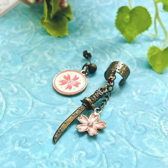 和装に♡桜と刀剣の耳飾り（EC05） 1枚目の画像