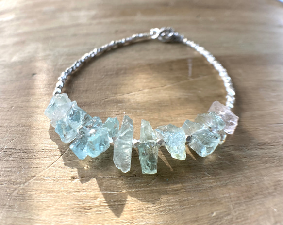 ☆3月誕生石☆*sv925*Raw Aquamarine アクアマリン原石のカレンシルバーブレスレット 1枚目の画像