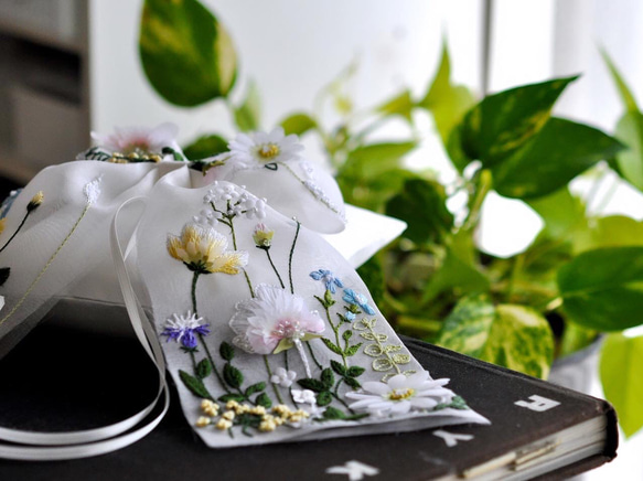 【新作ラッピング無料】　ガーデン刺繡のシルクのリボン　オートクチュール刺繡リングピロー 7枚目の画像